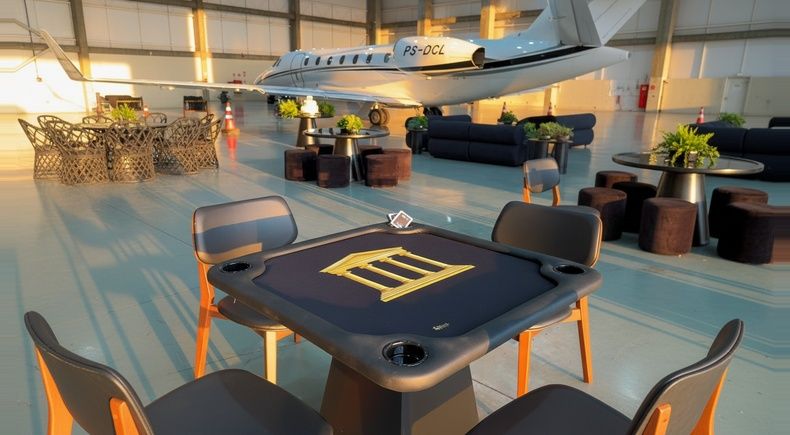 Mesa de Truco 100% Personalizada Preta com Logo Dourado - Tru7